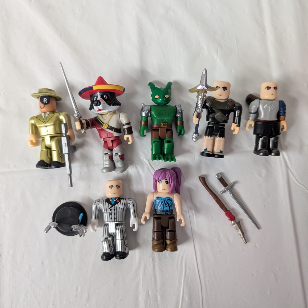 Roblox Action Figure Set Of 7 With Accessories